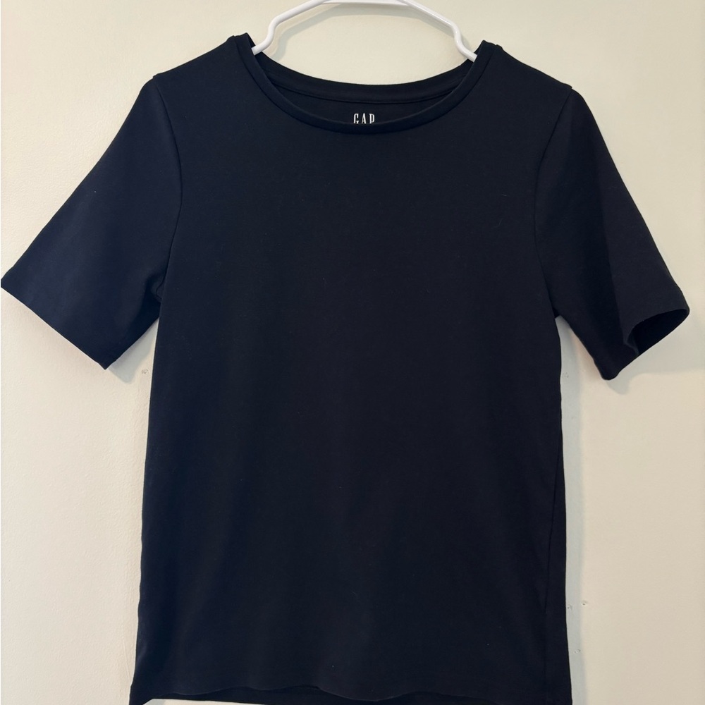 GAP Black Short Sleeve Crewneck Tee